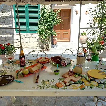 Casa Vacanze Divina Castel San Niccolo